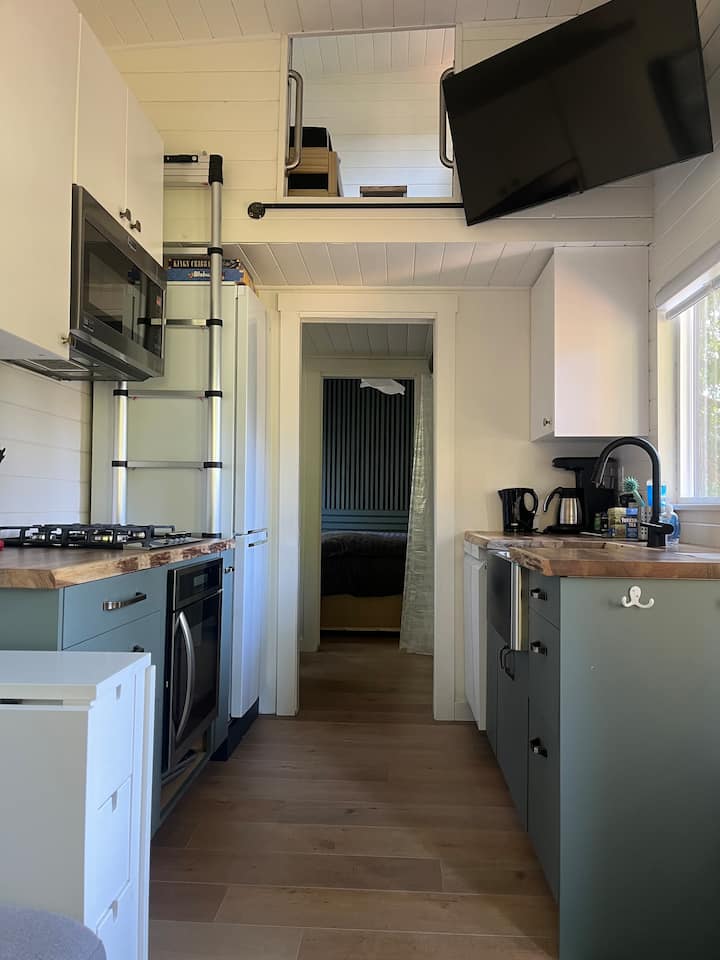 Malaspina Strait Tiny Home - Powell River