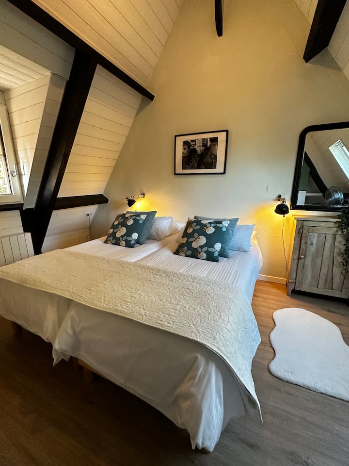 Spálňa 3 (hlavná), posteľná bielizeň je zahrnutá v cene prenájmu a postele sú ustlané pri príchode.