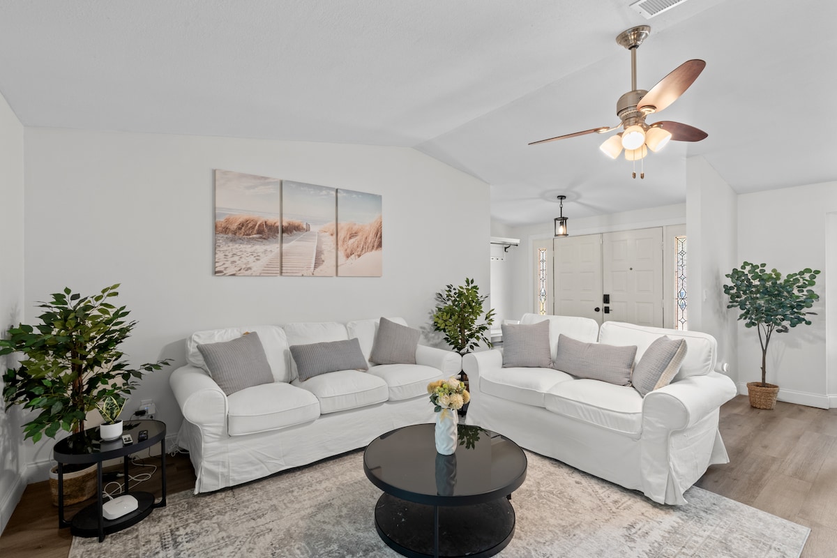 Top performing Airbnb: Elegant home with heated pool 10 mins to the beach in Palm Harbor