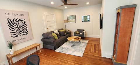 Popular Airbnb listing: *Private Entrance *Central Location *kitchen in Allston Brighton