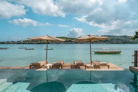 Breathtaking 4BR Beachfront Villa in Nusa Ceningan