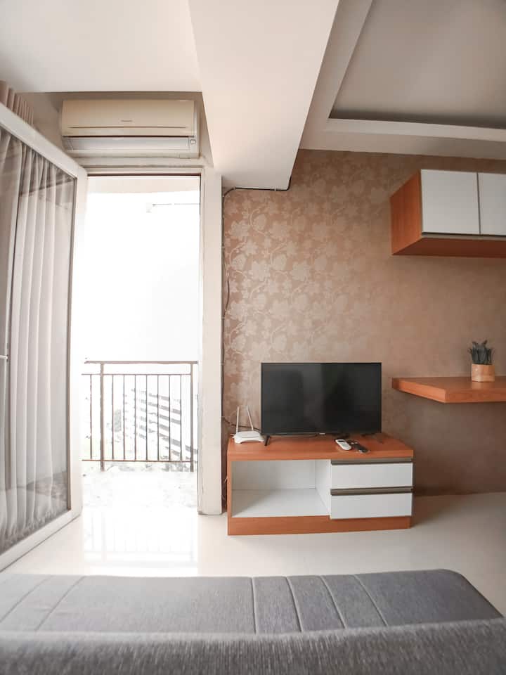 Lt.15 (C) Family Room, City View, Netflix & Wifi - Bandung