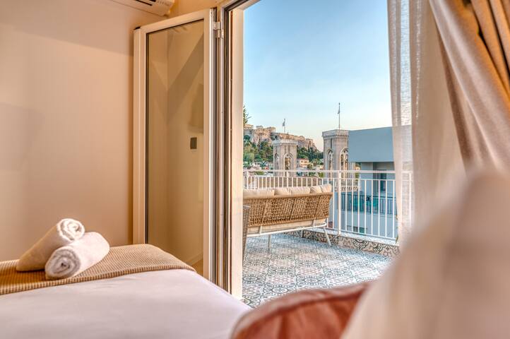 Luxury Apt with Acropolis view Balcony and Jacuzzi gallery image 2