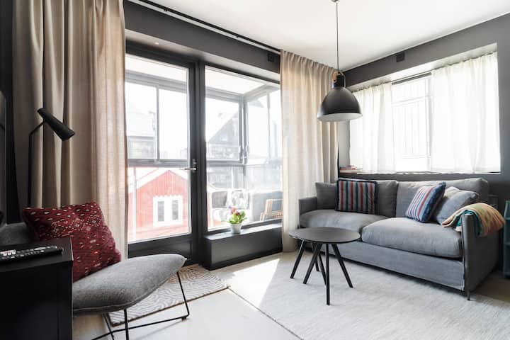 Аголен стан со прекрасна светлина