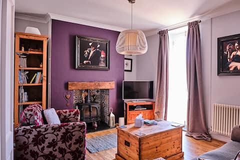 2 Bdm Spacious Victorian Cottage