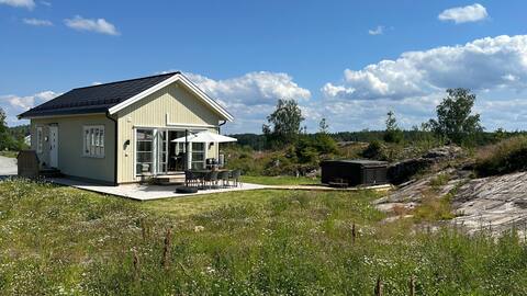 New Cabin for 8 by Lake! Hot Tub AC Home Theater