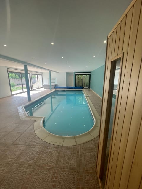 House Villa 20 min Paris pool SPA sauna
