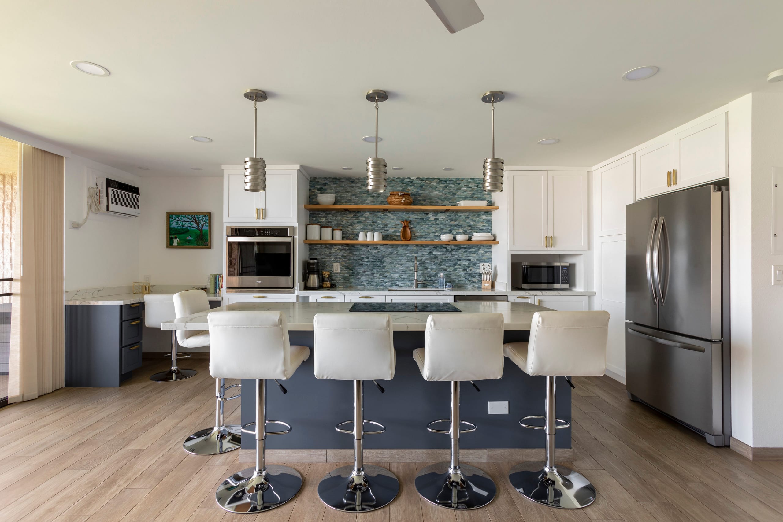 Renovation!  True oceanfront Views! 2BDR 2Ba - Image 9