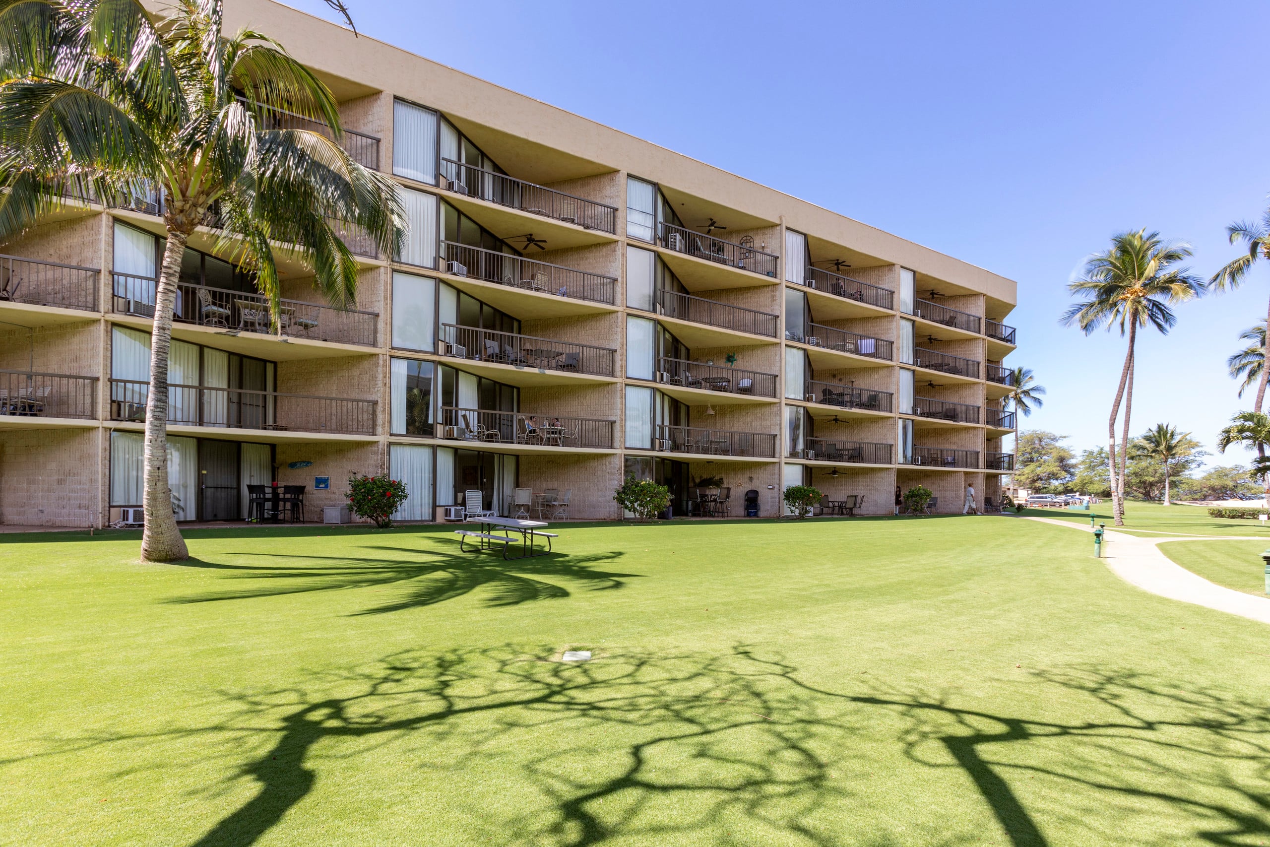 Renovation!  True oceanfront Views! 2BDR 2Ba - Image 35