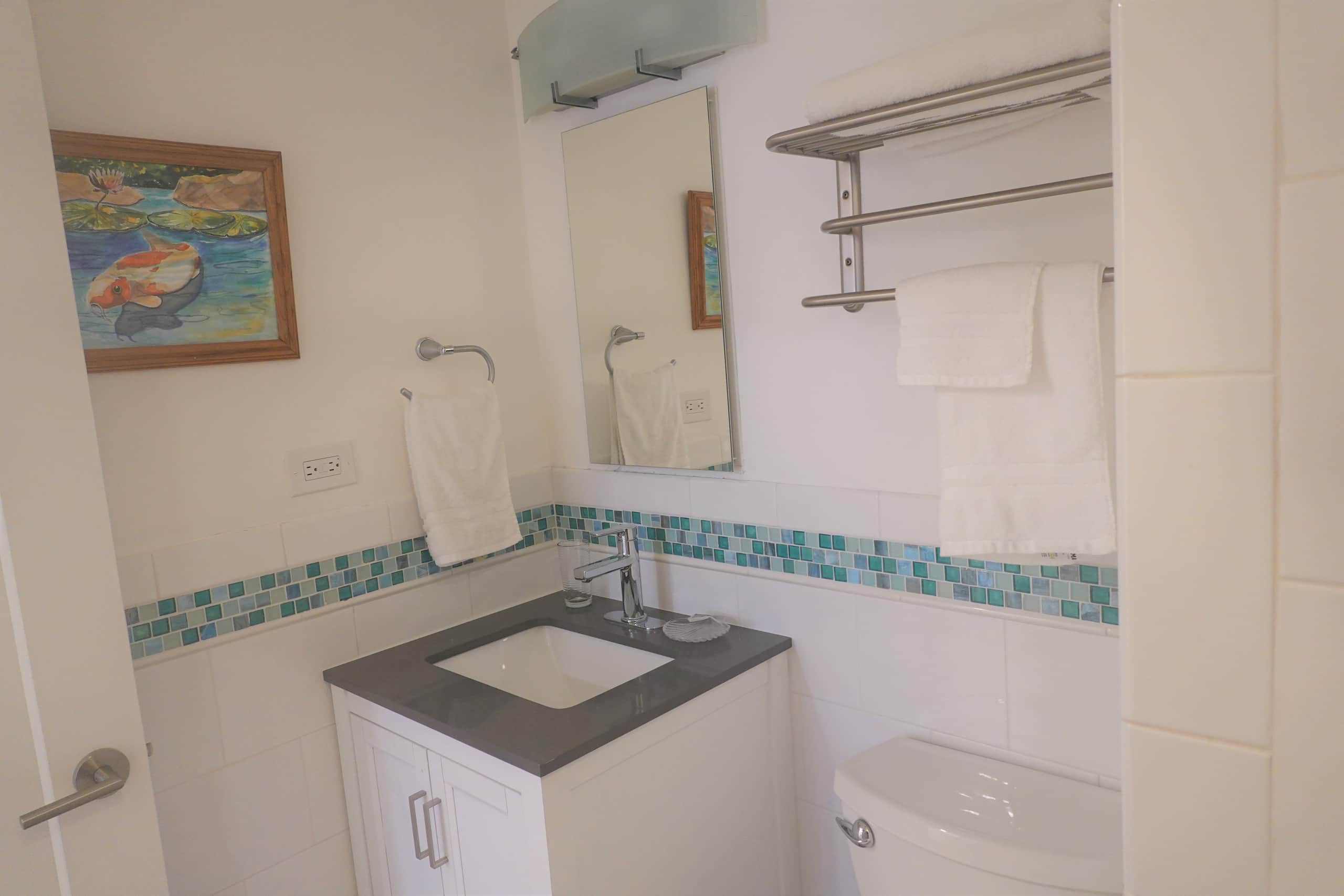 Renovation!  True oceanfront Views! 2BDR 2Ba - Image 27