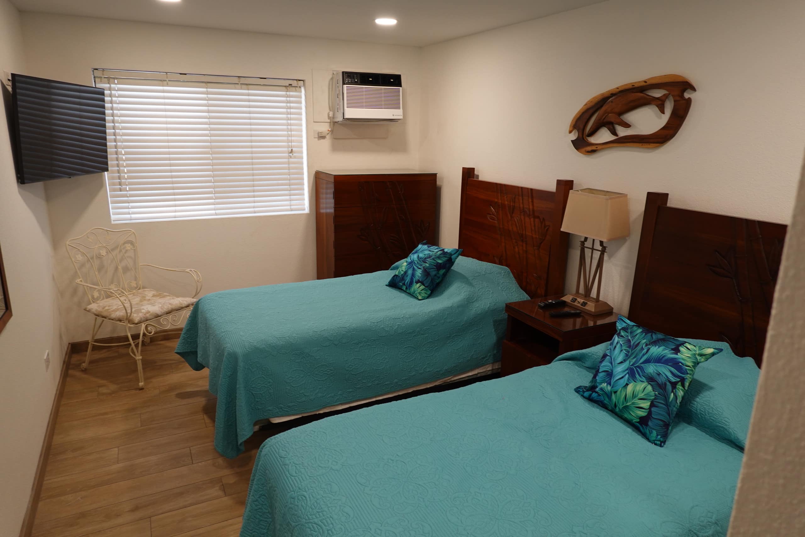 Renovation!  True oceanfront Views! 2BDR 2Ba - Image 24