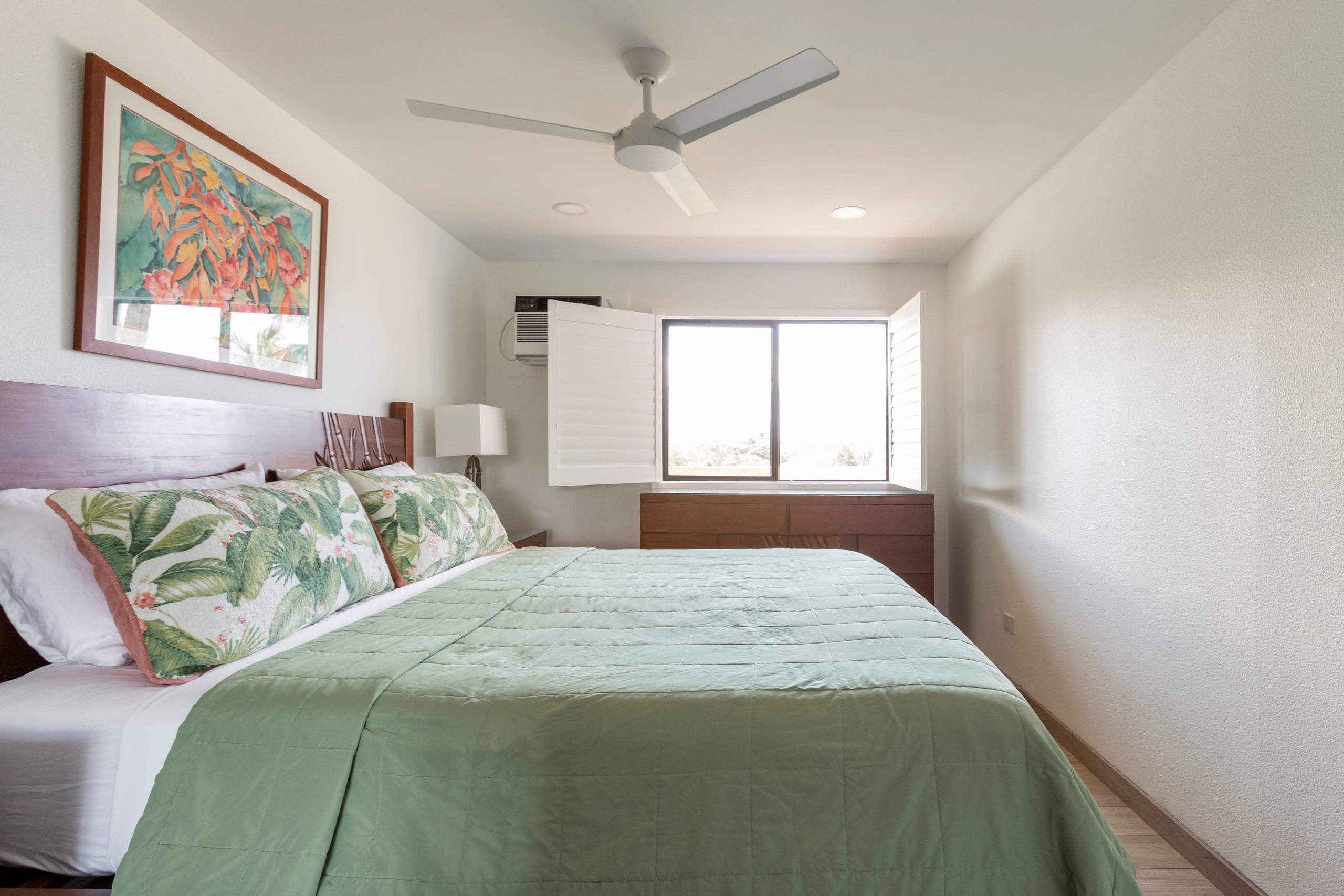 Renovation!  True oceanfront Views! 2BDR 2Ba - Image 17