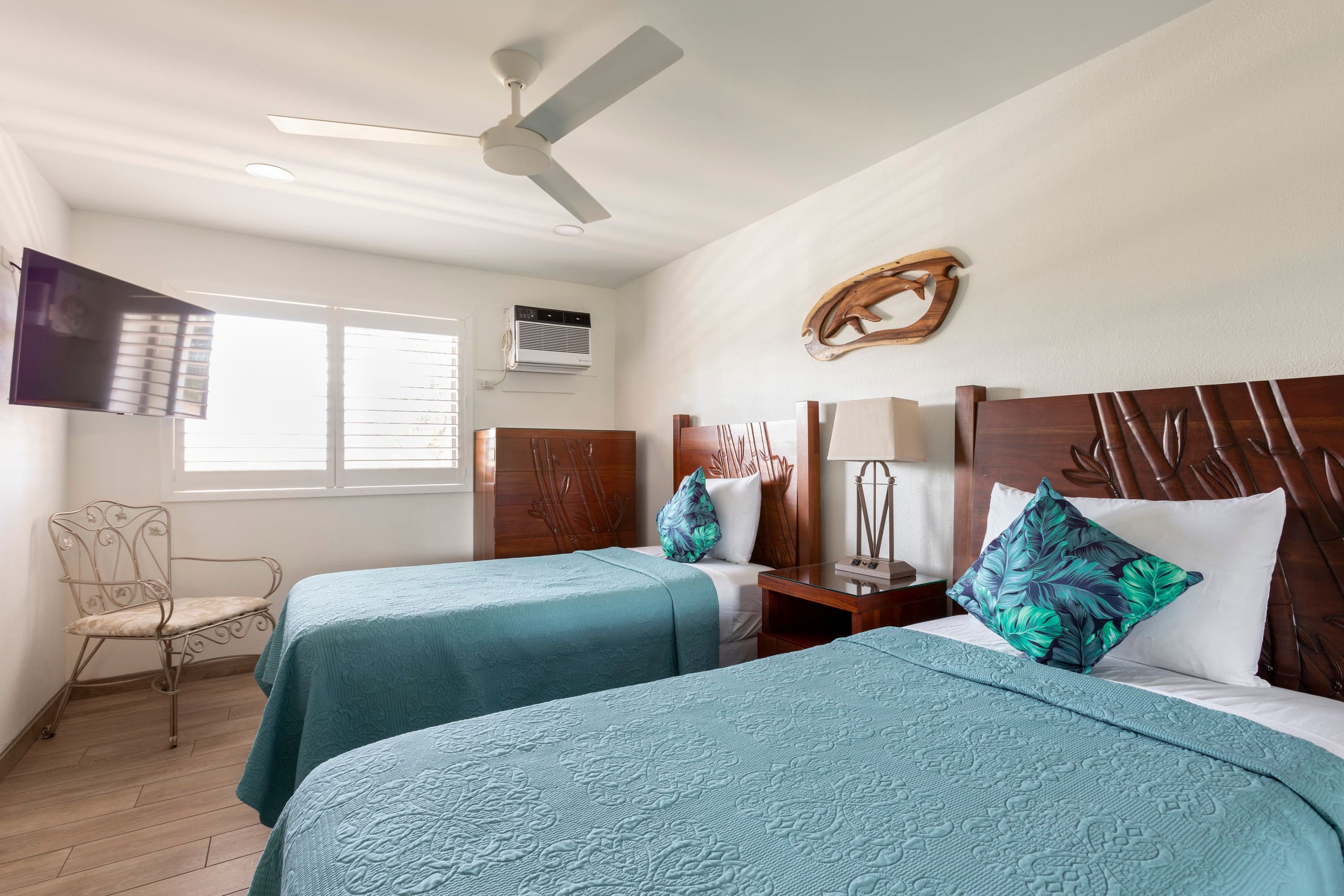 Renovation!  True oceanfront Views! 2BDR 2Ba - Image 23