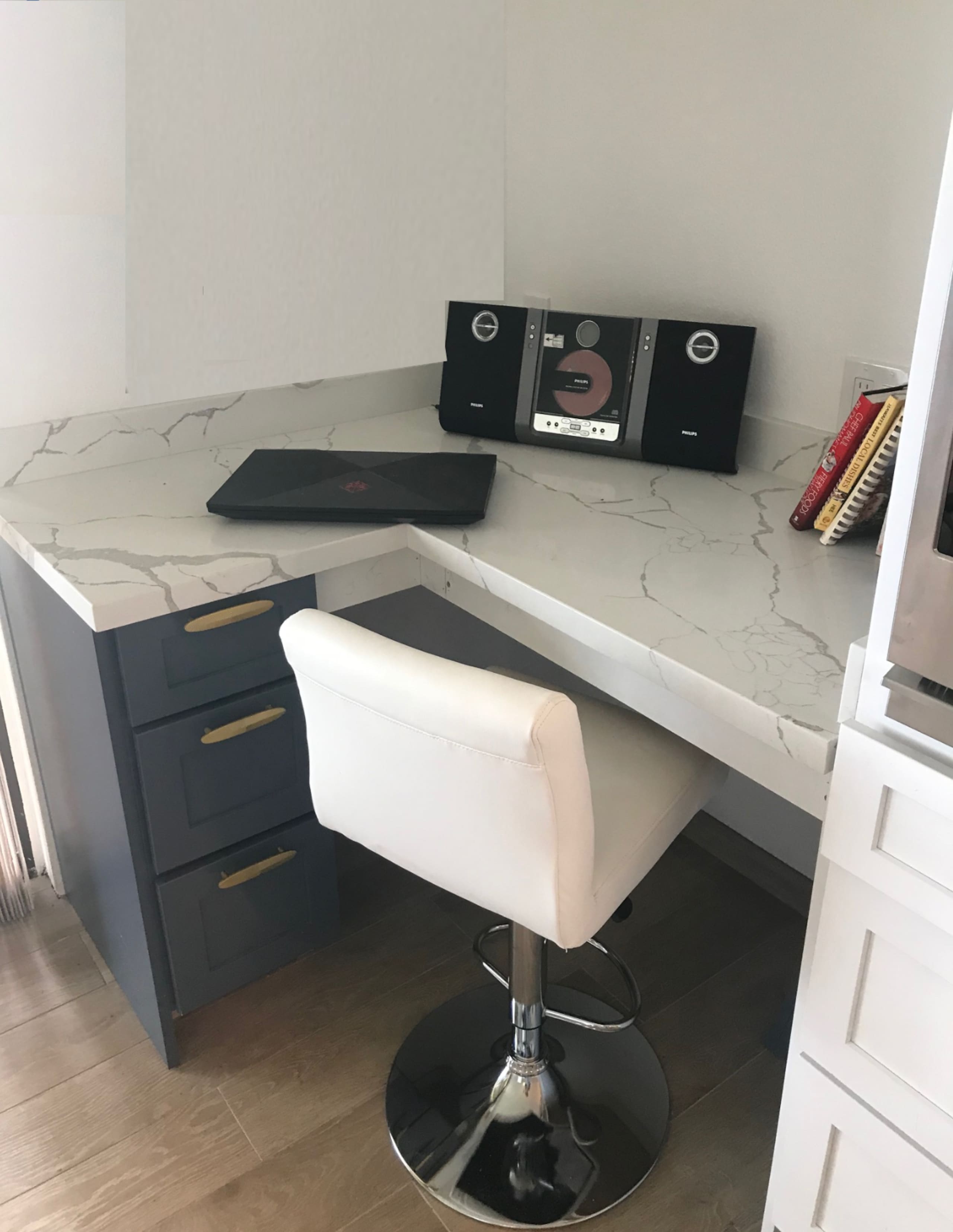Renovation!  True oceanfront Views! 2BDR 2Ba - Image 10