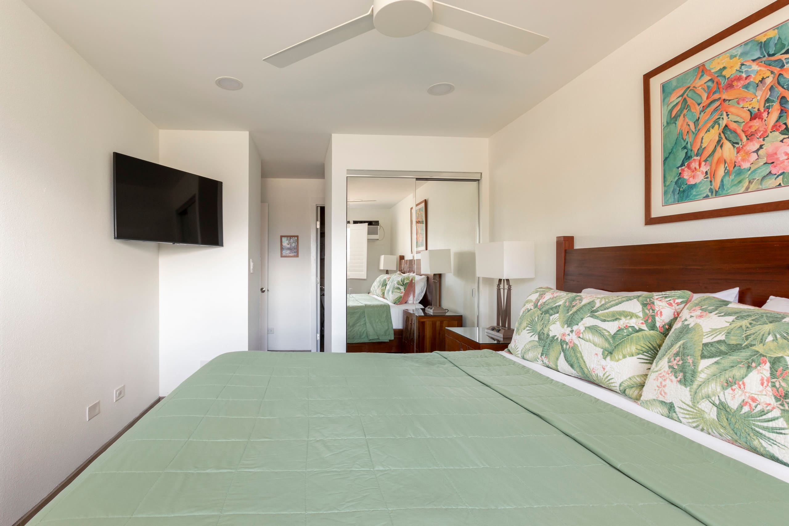 Renovation!  True oceanfront Views! 2BDR 2Ba - Image 18