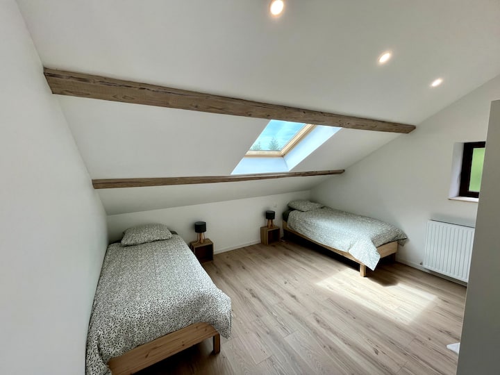 Chumba cha kulala cha ghorofa ya 2, vitanda 2 vya mtu mmoja.