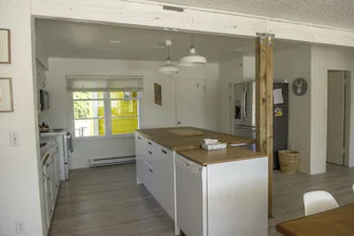 Driftwood Cottage Beach Front gallery image 4