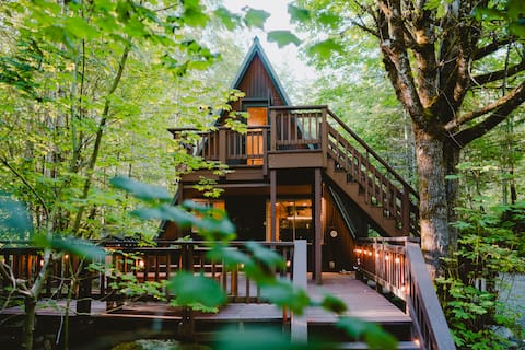 Stevens Pass/ Ski/ Cal King Bed/ Hot Tub/ Fire Pit