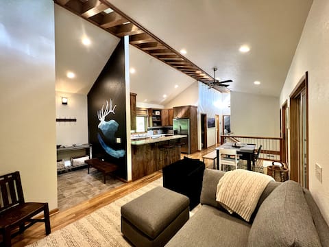 Top Airbnb: Blackberry Lodge Blowing Rock/Boone - Hot Tub in Hickory / Lenoir / Morganton