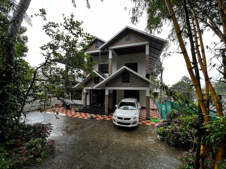 Cherry Blossom Munnar-2 Bedroom Homestay
