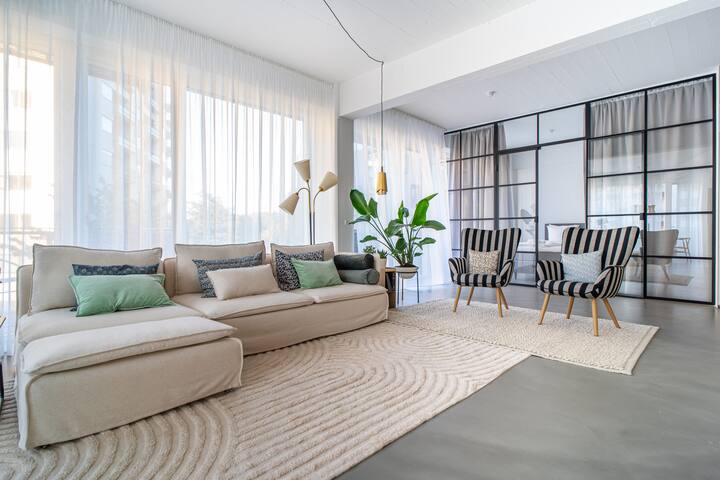 Scandinavian Premium Atelier – Spacious Comfort