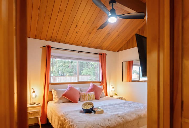 Mountain Sunrise Room:32-palcová inteligentná televízia, zatemňovacie závesy a ventilátor