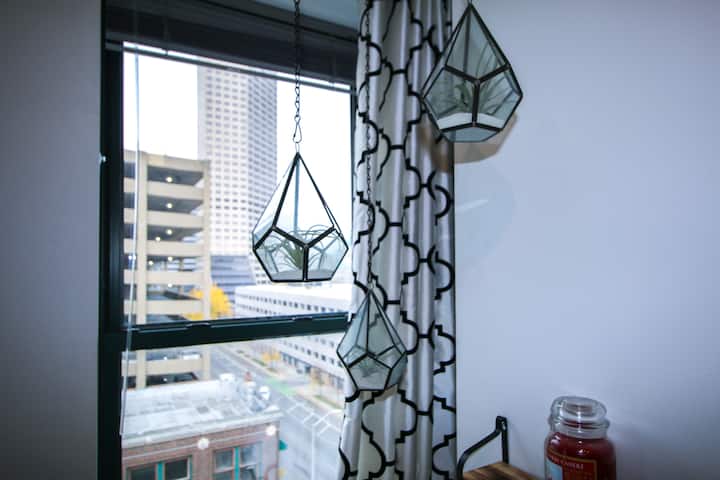 Modern Top Floor Condo With State House Views - Christian Park Indianapolis