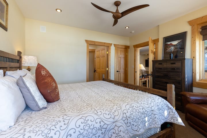 1 spálňa s manželskou posteľou