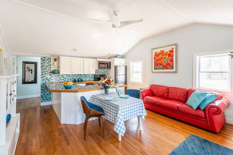 Adorable cottage, great location
