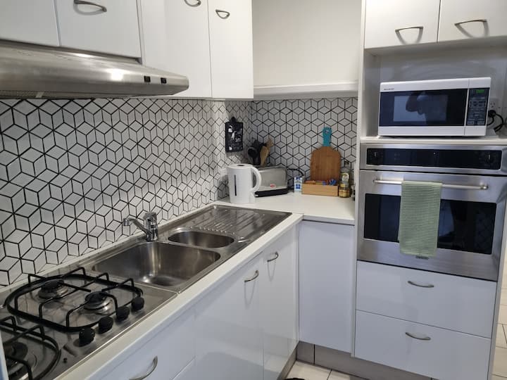 Cosy Pet Friendly GrannyFlat and private courtyard