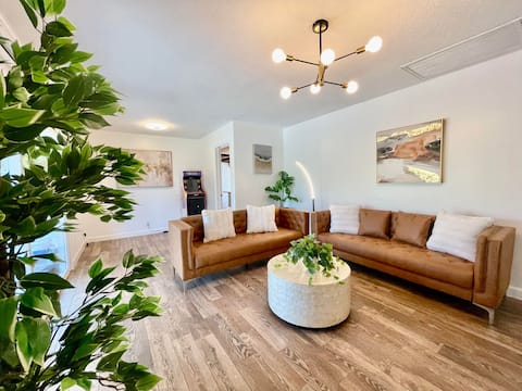 3Bd/2 Bath 10 min to Disney Land, with BBQ.
