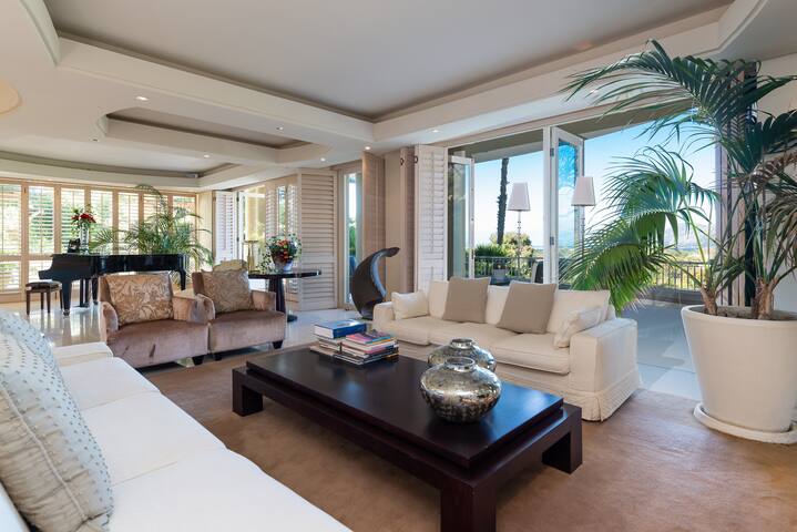 Audacious – Villa in Constantia gallery image 2