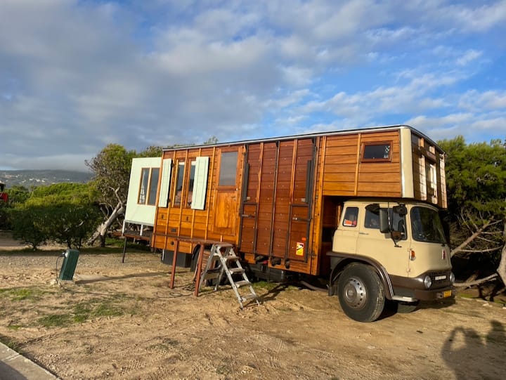 Bessie - Wooden Truck Tinyhouse - Ericeira
