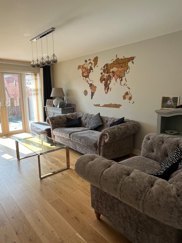 At Home With The Hodgins. - Bicester