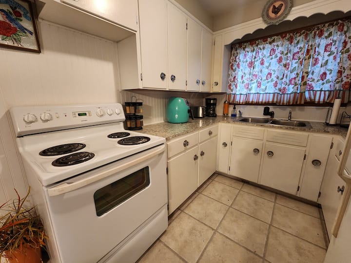 6 Mins From The Falls! 3 Bedroom Ranch Home - Niagara Falls