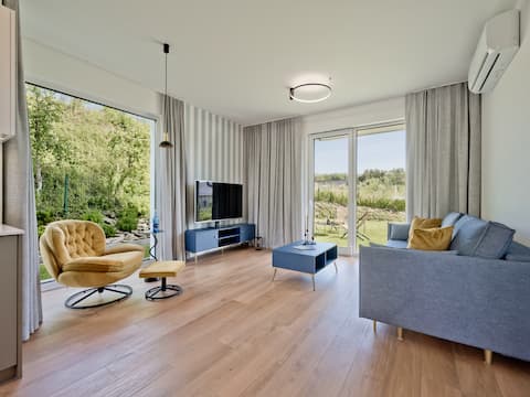 BlueApartPL Spacious apartment with garden