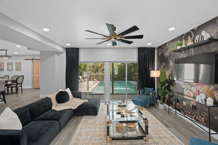 4 Bedrooms! Pool! Grill! Centrally Located! - Orlando, FL