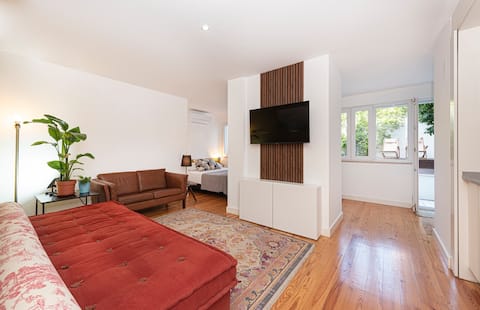 Airbnb em destaque: Peaceful Apartment with Garden Patio em Santo António
