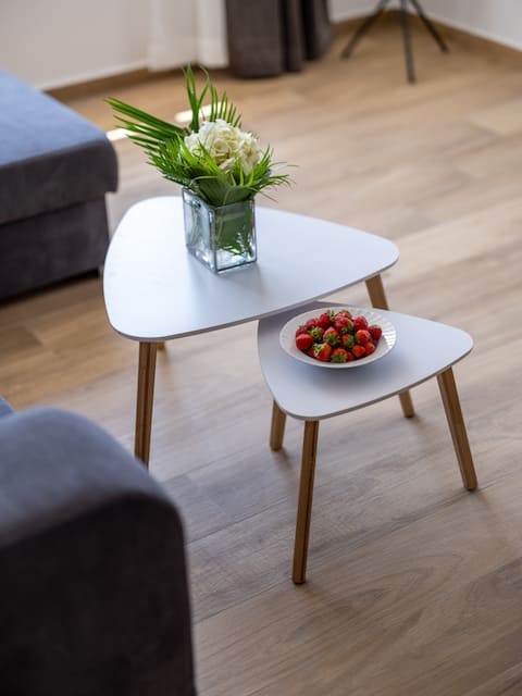 Popular Airbnb listing: Modern apartment with terrace | 5-minute drive to the beach in Šumet