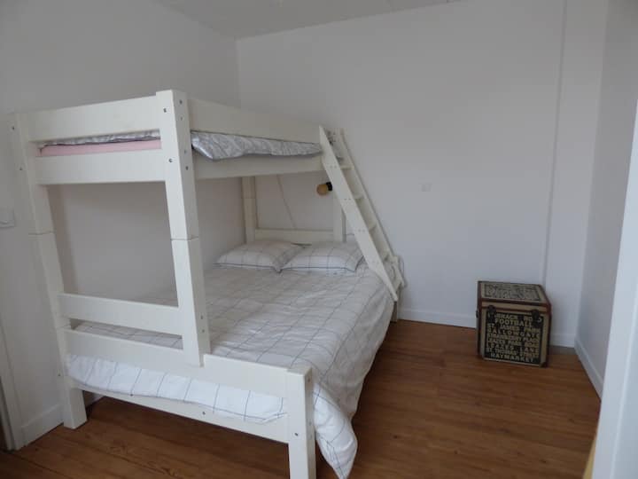 Lits: 
2 seats 140*200 
1 place 90*200