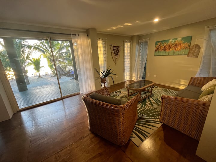 Absolute Beachfront! Free Wi-fi - Rarotonga