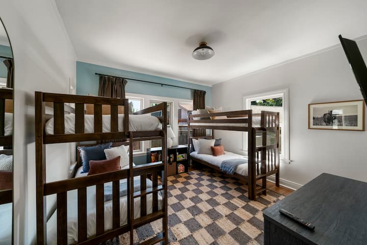 חדר קומותיים בקומה הראשית