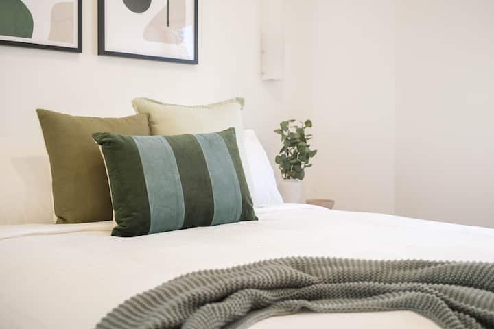 Bedroom image 7