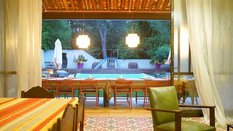 Vast charming property at the foot of the Luberon