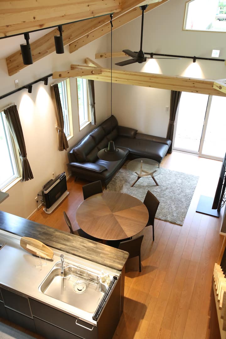 Stylish Cabin W/ Loft & Ski Storage Near Echoland - Hakuba