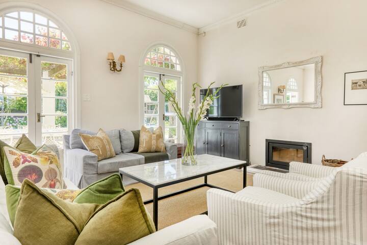 Home in Cape Town XL property -solar energy & pool gallery image 2