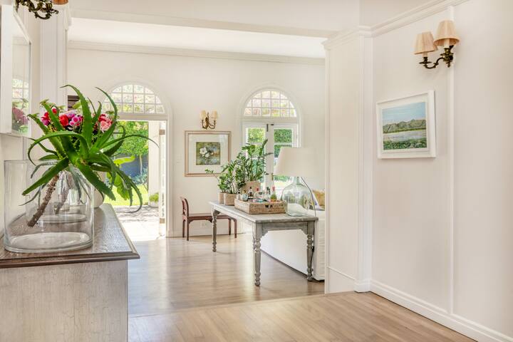 Home in Cape Town XL property -solar energy & pool gallery image 4