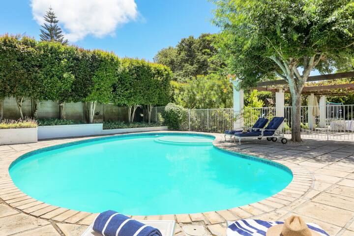 Home in Cape Town XL property -solar energy & pool gallery image 3