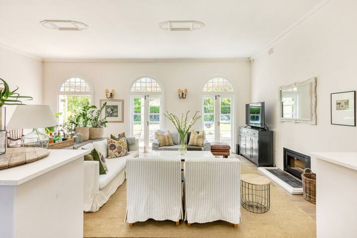 Home in Cape Town XL property -solar energy & pool gallery image 5