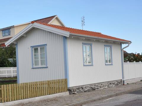 Marstrand. Close to port. Private plot.